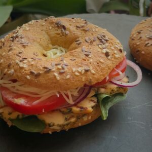 Protein bagel füstölt csirkemellel